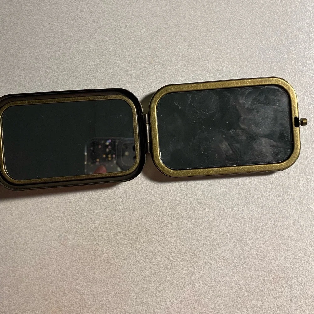 Peacock Design Metal Foldable HANDHELD MIRROR - Picture 5 of 6